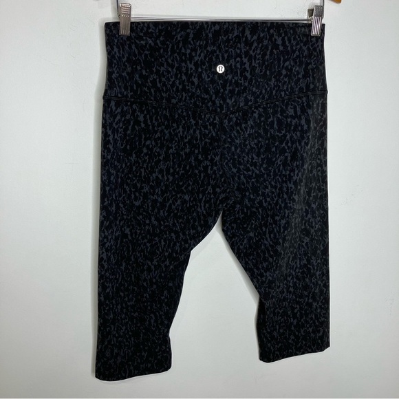 Lululemon black animal print leggings knee length below the knee size 12 - Picture 4 of 7